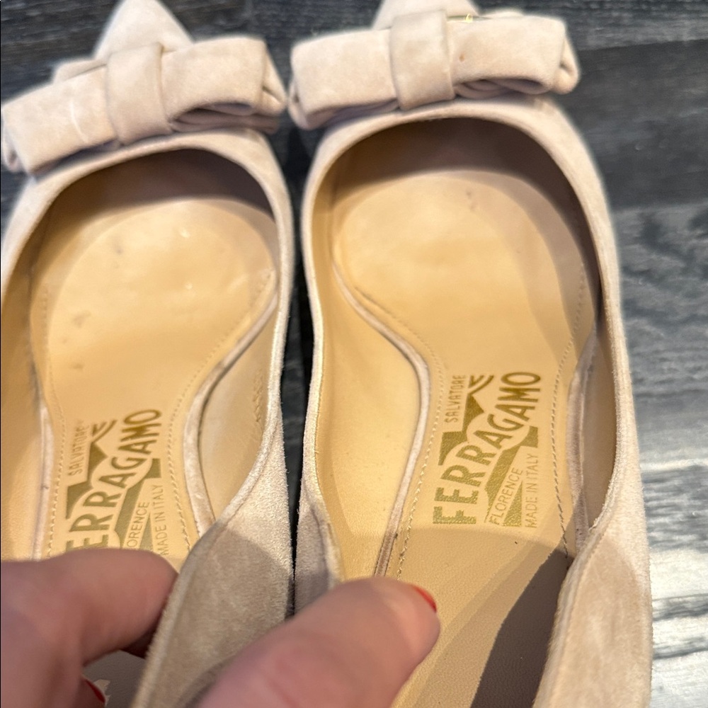 Salvatore Ferragamo Women's Beige Suede Heels sz 6.5 - Picture 8 of 17